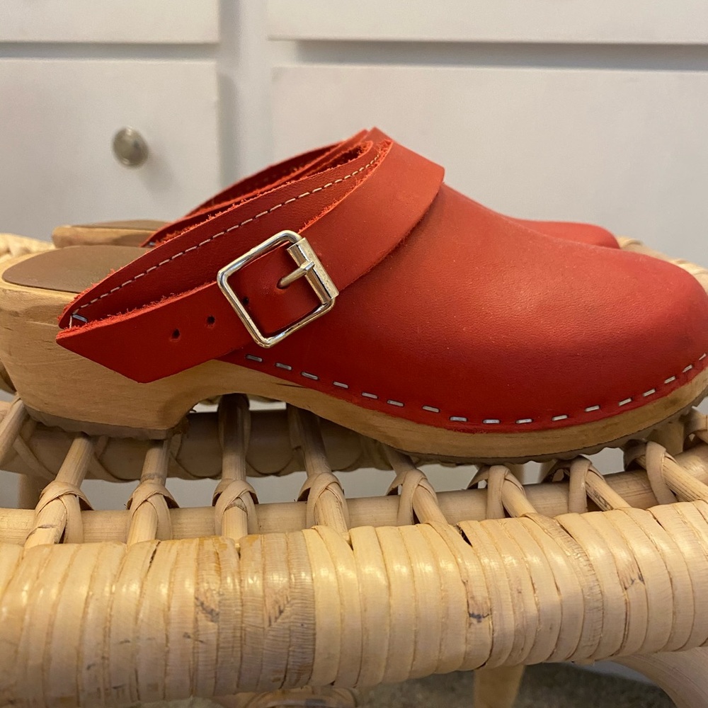 Red MIA clogs